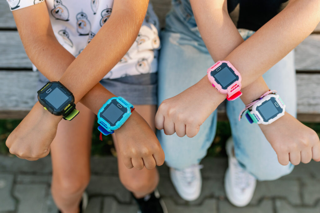 Cztery propozycje kolorystyczne zegarków Garett Kids dla dzieci
